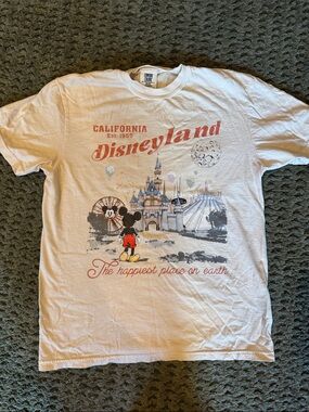 Disneyland California Off-White Graphic Vintage Looking T-Shirt